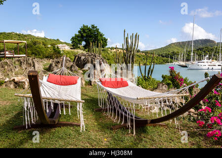 Des hamacs, des restaurant de la rampe, English Harbour, Antigua Banque D'Images