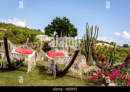 Des hamacs, des restaurant de la rampe, English Harbour, Antigua Banque D'Images