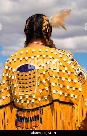 Femme en regalia, Pi-Ume-Sha traité, la réserve indienne de Warm Springs, Oregon Banque D'Images