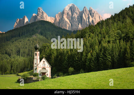 Johann in Val di Funes, Tyrol du Sud, Italie Banque D'Images