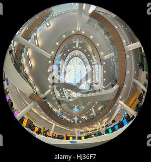 Une vue sur l'intérieur de la bibliothèque centrale de Liverpool dans William Brown Street, Liverpool après une rénovation importante. Banque D'Images