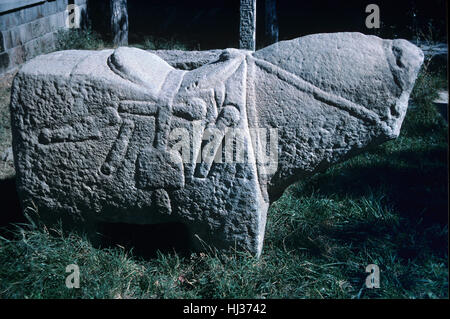 Cheval en pierre taillée, sculptée avec selle, étriers et faisceau, un Urartian sculptures funéraires de l'âge du Fer Urarta Civilisations (c8th-c6thBC), autour de Van Turquie Banque D'Images