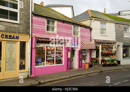 La pâtisserie Cranch, Salcombe,la plus ancienne dans le Devonshire,avec les propriétaires Angela Carter(verres), Suzanne Harris et Peter employé Répondre Banque D'Images