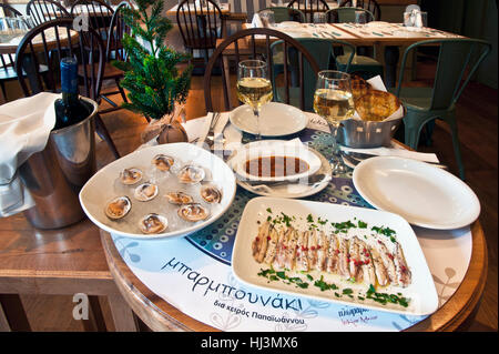 L'Europe, Grèce, Athènes, Kolonaki, barbounaki, poisson, restaurant Banque D'Images