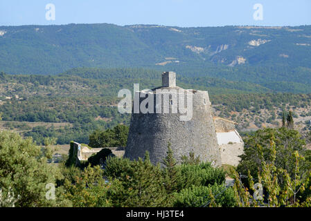 La Rotonde (c12e) Rotonde ou Donjon de C12th Château ou Château des Agoult à Simiane-la-Rotonde ou Simiane la Rotonde en Provence Banque D'Images