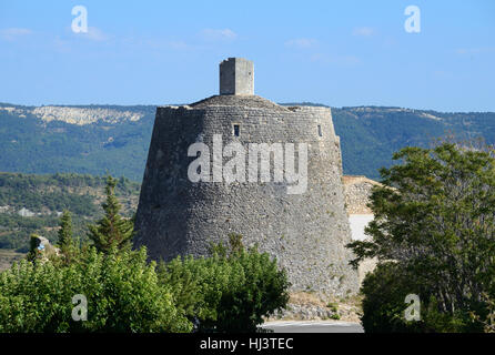 La Rotonde (c12e) Rotonde ou Donjon de C12th Château ou Château des Agoult à Simiane-la-Rotonde ou Simiane la Rotonde en Provence Banque D'Images