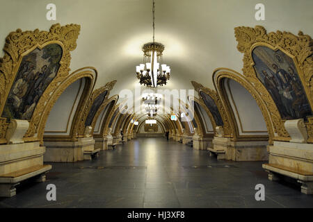 Hall de gare Kievskaya-Ring avec panneaux en mosaïque. Métro de Moscou, Russie. Banque D'Images