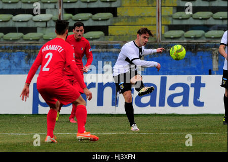 Parme, Italie. 22 janvier, 2017. Parma Calcio 1913 vs Santarcangelo Nazionale Lega Pro à Parme au stade Tardini. Battre Parme Santarcangelo 1 à 0. Emanuele Calaiò Parme avant pendant le Championnat National Pro Lega Calcio 1913 match entre Parme et Santarcangelo au stade Tardini de Parme. Credit : Massimo Morelli/Pacific Press/Alamy Live News Banque D'Images