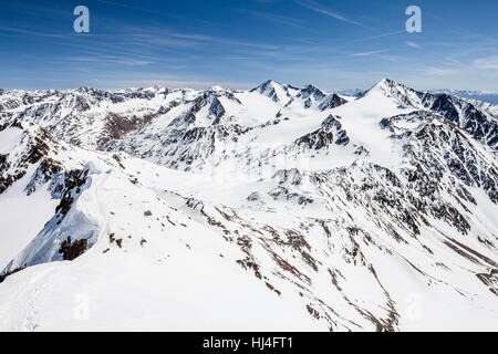 Fineilspitze, sommet, vue depuis le sommet de Similaun Hintere Schwärze, et Alpes enneigées, Schnals, Schnals Valley Banque D'Images