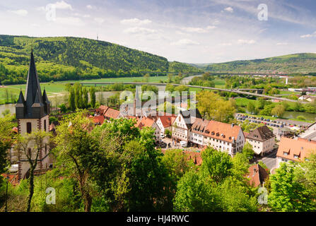 Gemünden am Main : centre ville avec vue sur le Main, Unterfranken, en Basse-franconie, Bayern, Bavière, Allemagne Banque D'Images