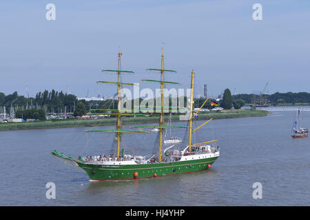 Navire à voiles Alexander von Humboldt II participe à des événements au cours de jour de départ des courses de grands voiliers, le 10 juillet 2016 à Anvers, Belgique Banque D'Images