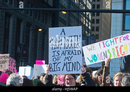 Chicago, Illinois, USA. 21 janvier, 2017. Signes de Chicago, Illinois USA Women's Mars et Rallye. Le 21 janvier 2017 Credit : Gregory Slocum/Alamy Live News Banque D'Images