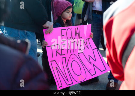 Chicago, Illinois, USA. 21 janvier, 2017. Signes de Chicago, Illinois USA Women's Mars et Rallye. Le 21 janvier 2017 Credit : Gregory Slocum/Alamy Live News Banque D'Images