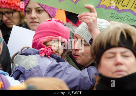 Augusta, Maine, USA. 21 Jan, 2017. La Marche des femmes sur Maine rassemblement devant le Capitole de l'État du Maine. La marche sur le Maine est une soeur rassemblement pour la Marche des femmes sur l'État de Washington. Crédit : Jennifer Booher/Alamy Live News Banque D'Images