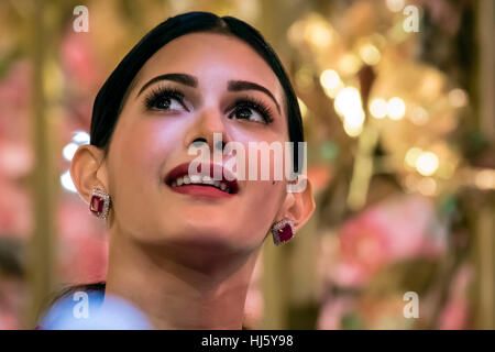 Kuala Lumpur, Malaisie. 21 Jan, 2017. Superstar Bollywoodienne, Disha Patani Voir le centre commercial pack avec les fans de Kuala Lumpur. Patani avec Jackie Chan sur sa tournée promotionnelle pour son nouveau film Kung Fu Yoga, ouverture dans le Nouvel An chinois 2017. © Danny Chan/Alamy Live News. Banque D'Images