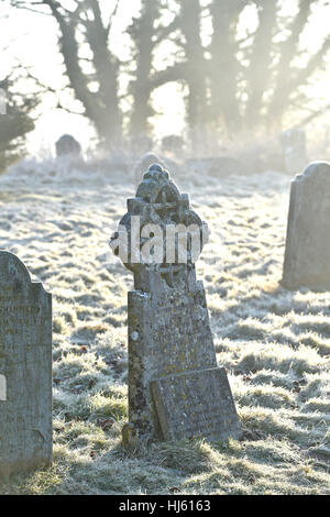 Brighton, Sussex, UK. 22 janvier, 2017. Un cimetière près de Brighton que le froid se poursuit à travers le sud de la Grande-Bretagne avec une baisse des températures de moins 5 degrés Celsius dans certaines régions Crédit : Simon Dack/Alamy Live News Banque D'Images