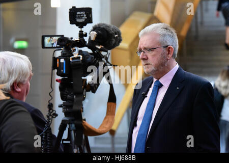 Edinburgh, Ecosse, Royaume-Uni. 26 janvier, 2017. Brexit ministre écossais Michael Russell (R) donne des entrevues avec les médias au parlement écossais, à la suite d'une réunion plus tôt dans la journée avec David Mundell, Secrétaire d'État pour l'Écosse dans le gouvernement britannique, © Ken Jack / Alamy Live News Banque D'Images