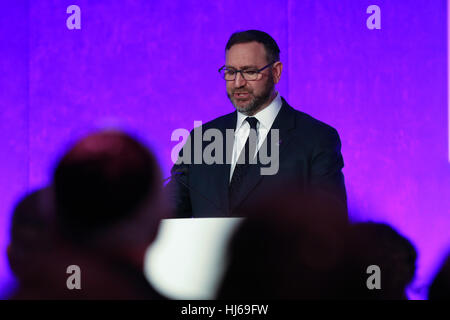 Londres, Royaume-Uni. 26 janvier, 2017. QEII Conference Centre. Plus de 500 personnes, dont des politiciens, des dignitaires et chefs religieux assister Holocaust Memorial Day Service de penser aux millions de personnes assassinés dans l'Holocauste, sous la persécution nazie et dans les génocides au Cambodge, au Rwanda, en Bosnie et au Darfour. 27 Janvier marque la libération d'Auschwitz-Birkenau, le plus grand camp de la mort nazi. "Le thème de la Journée de commémoration de l'Holocauste 2017 est 'Comment la vie peut-elle aller ?". Credit : Dinendra Haria/Alamy Live News Banque D'Images