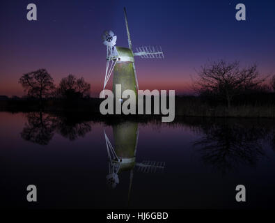 Moulin de drainage gazon Fen, Norfolk Broads, England UK Banque D'Images