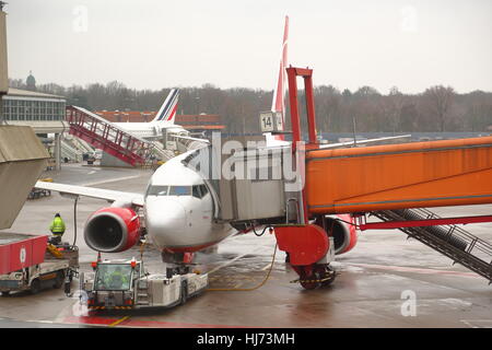 Air Berlin à la porte d'avion à l'aéroport Tegel de Berlin, Allemagne Banque D'Images