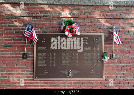 Plaque commémorative à l'extrémité nord des hommes qui ont donné leur lves dans la défense des Etats-Unis, Boston, Massachusetts, United States. Banque D'Images