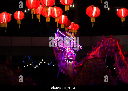 Danse du dragon Specteacular à partir de la Malaisie, de célébrer le nouvel an chinois, traditionnel, passionnant et étonnant Banque D'Images