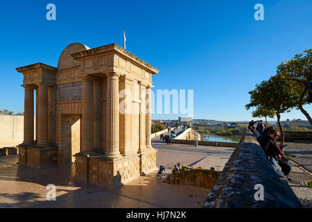 La Puerta del Puente, porte de la ville (16ème siècle), Cordoue, Andalousie, Espagne, Europe Banque D'Images