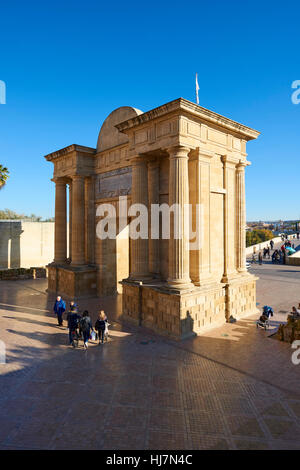 La Puerta del Puente, porte de la ville (16ème siècle), Cordoue, Andalousie, Espagne, Europe Banque D'Images