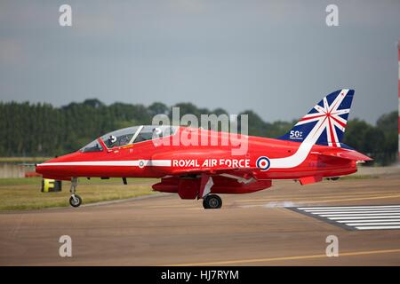 T1 Hawk de BAE Systems de la flèches rouges prépare à décoller de RAF Fairford Banque D'Images