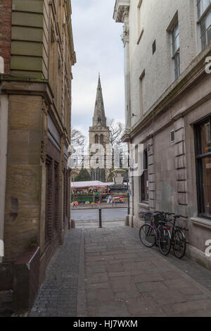 Une photo de l'église St Paul à Bedford prises à partir d'une petite allée ou dans la rue. Banque D'Images
