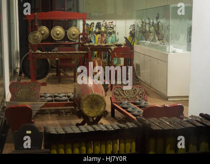 Ensemble de Gamelan instrument de musique traditionnelle et wayang photo prise à Jakarta Indonésie Banque D'Images