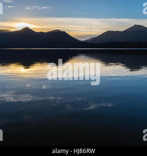 Coucher de soleil sur Catbells Banque D'Images