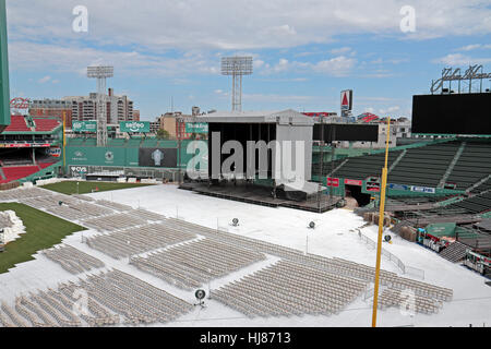 Vue générale à l'intérieur de Fenway Park (avant un concert de musique live), stade des Boston Red Sox, Boston, MA, United States. Banque D'Images