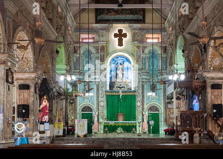 À l'intérieur de la Basilique de Santa Cruz, fort Kochi, Cochin, Kerala, Inde Banque D'Images