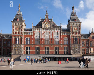 La gare centrale d'Amsterdam, Amsterdam, Amsterdam, Hollande, Pays-Bas Banque D'Images