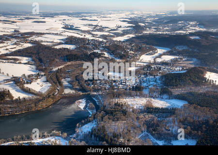 Partie Orientale Du Lac Möhnesee, la glace sur le lac, l'hiver, l'eau basse à Soest, Sauerland, Ruhr, Banque D'Images