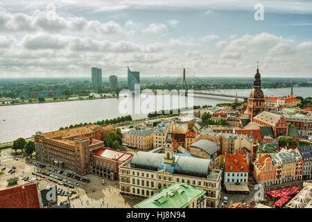 Sur les toits de la ville, Riga, Lettonie Banque D'Images