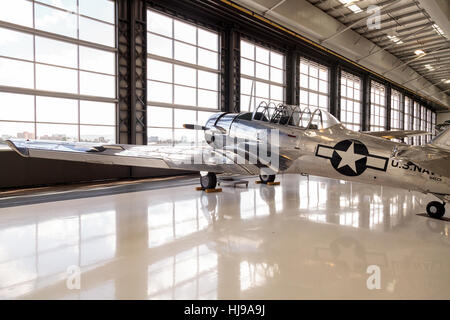 North American AT-6 SNJ-6 affiché à la Musée Lyon Air à Santa Ana, Californie, États-Unis. Banque D'Images