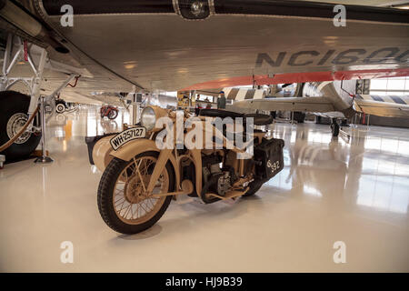 Tan moto Zundapp affichée au Musée Lyon Air à Santa Ana, Californie, États-Unis. Banque D'Images