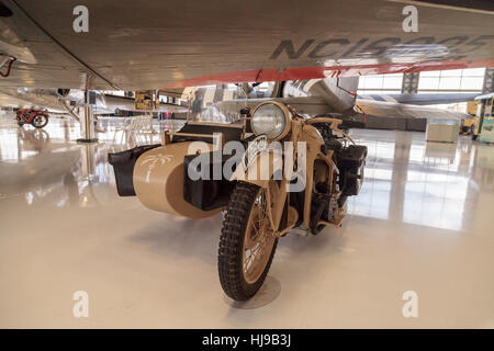 Tan moto Zundapp affichée au Musée Lyon Air à Santa Ana, Californie, États-Unis. Banque D'Images