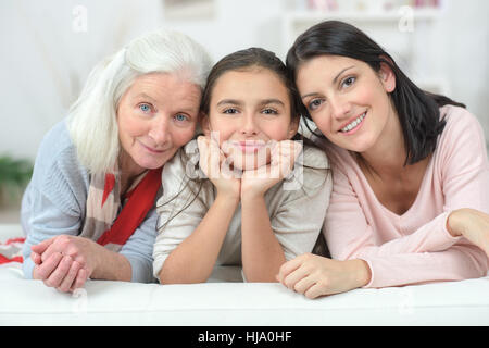 Toutes les filles dans la cuisine Banque D'Images