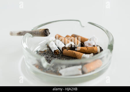 Close - up et cendrier cigarette Banque D'Images