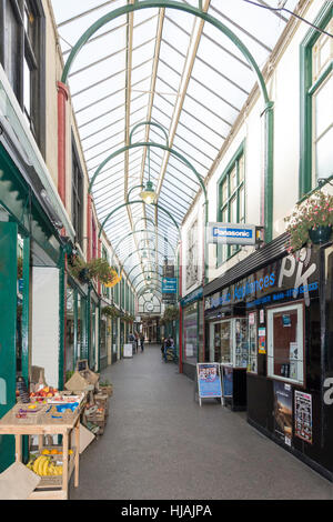 Les Infirmières de l'Arcade, Fore Street, Okehampton, Devon, Angleterre, Royaume-Uni Banque D'Images