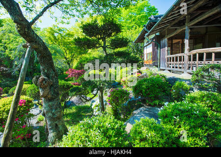 Un jardin de thé traditionnel japonais et de la maison, chashitsu, près de Tokyo au Japon Banque D'Images