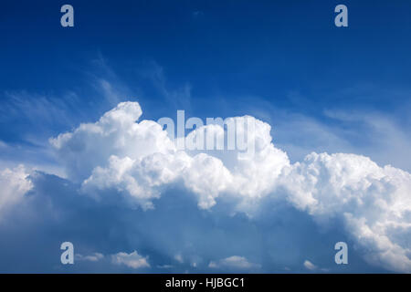 Rayons de tomber des nuages Banque D'Images