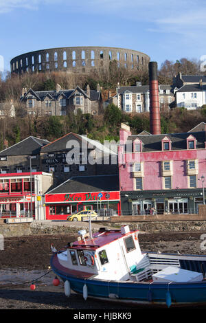 Ville d'Oban, Scotland. Vue pittoresque sur le port d'Oban avec l'esplanade de la rue George, à l'arrière-plan. Banque D'Images