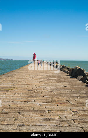 Le grand mur sud et poolbeg phare, ringsend, Dublin, Irlande Banque D'Images