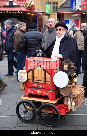 Musicien de rue à la place du marché, Halle/Saale, Saxe-Anhalt, Allemagne, Europe Banque D'Images