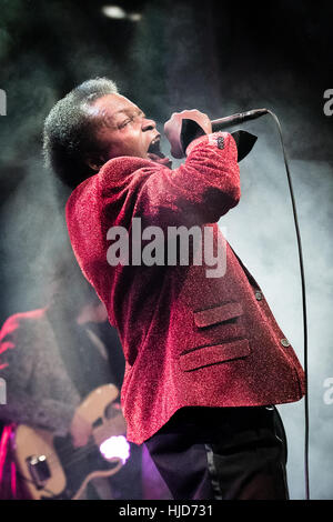 Düsseldorf, Allemagne. 23 janvier, 2017. La brillante chanteuse soul Lee Fields & The Expressions effectue live Zazie Düsseldorf. Credit : Ashley Greb/Alamy Live News Banque D'Images