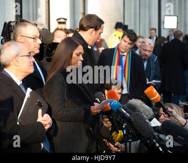 Cour suprême, Londres, Royaume-Uni. 24 janvier, 2017. Règles de la Cour suprême contre le gouvernement, le Parlement doit voter pour démarrer Brexit. Gina Miller parle à l'extérieur de la Cour suprême après l'arrêt. © Malcolm Park editorial/Alamy Live News. Banque D'Images